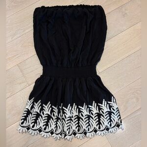 Ramy Brook black & white halter mini. Perfect for day/night or beach!!! Size L.